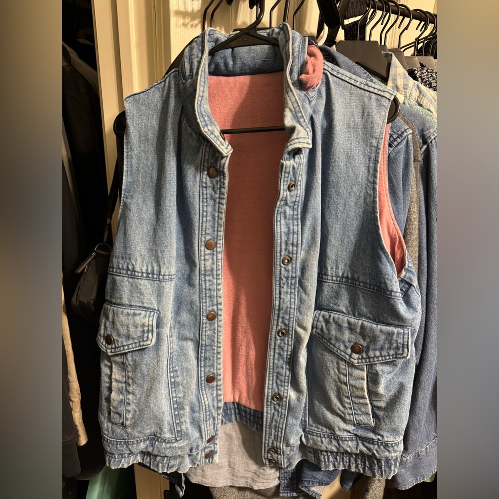 IZZI Vintage Reversible vest w/hood.